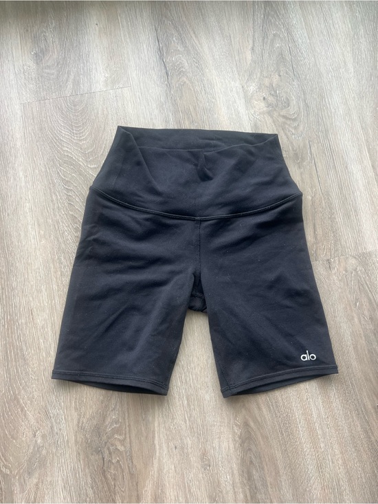 ALO Yoga Pants - ALO Yoga Black High-Rise Bike Shorts